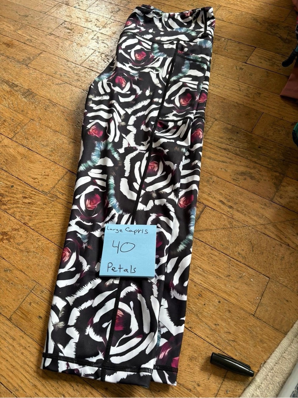 Constantly Varied Gear Petals Large capris never worn